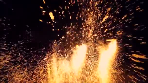 Spinning firework wheel, sparkles all around. Fire show. Fireworks. Slow motion — Stock Video