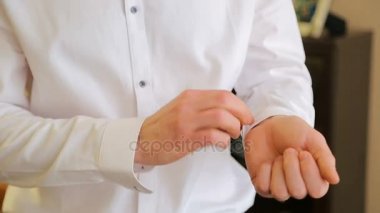 Adam papyon ayarlama. Prepation daha önce düğün töreni.