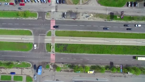 Top View car traffic in the city. Aerial — Stock Video