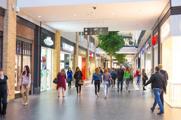 Ukrayna dili, Lviv - Mai 2017: Alışveriş merkezi Forum. Arese Alışveriş Merkezi, Ukrayna en büyük alışveriş merkezi