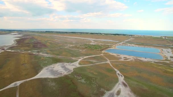 空中ショット 4 k。死海ウクライナの空撮。景観と海の富 — ストック動画