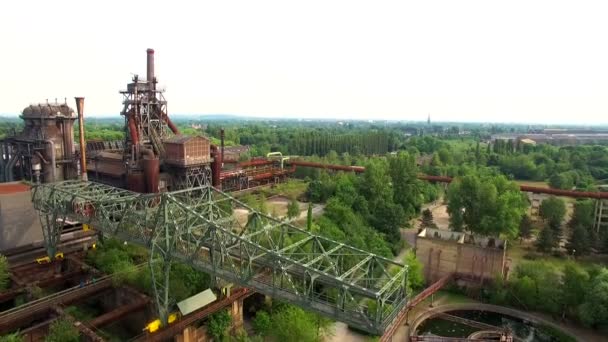 Deutschland Antenne, Landschaftspark Duisburg. Schön, die Fabrik mit einem Auge zu verlassen — Stockvideo