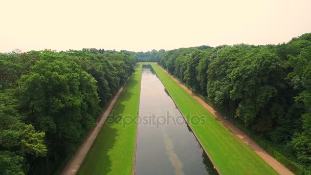 Antenne Düsseldorf Duitsland onder kasteel en Park — Stockvideo