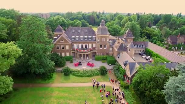 Aerial Dusseldorf Alemania Schloss Garath, MCE Servicios empresariales Petra Wenske — Vídeos de Stock