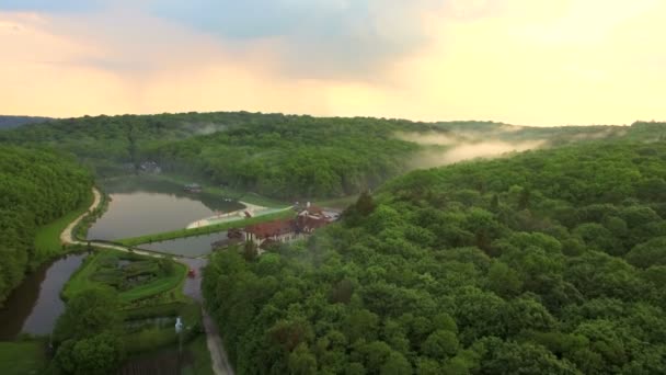 Mlha nad jezerem letecké, ukrajinština — Stock video