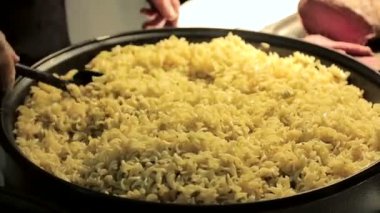 Bir tavada peynirli makarna