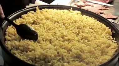 Bir tavada peynirli makarna