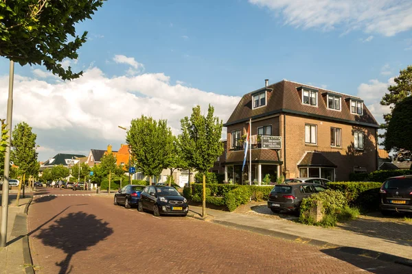 Küre kürek Kano genç adam. Dusseldorf Almanya