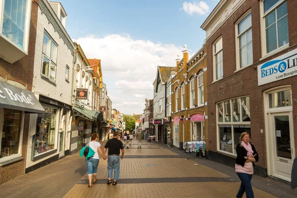 Küre kürek Kano genç adam. Dusseldorf Almanya