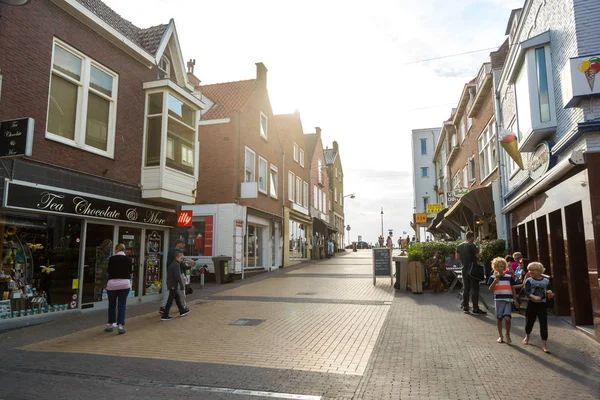 Küre kürek Kano genç adam. Dusseldorf Almanya