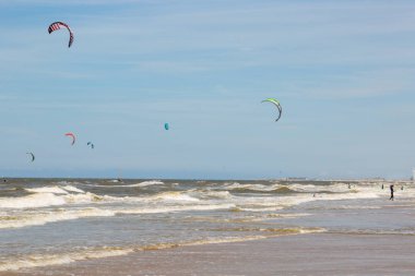Hollanda, birçok kişi Kitesurfing içinde nişanlandık Zandvoort 04 06 2017