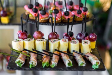 Peynir ve Erik kurumsal tablosunun bir cam stand