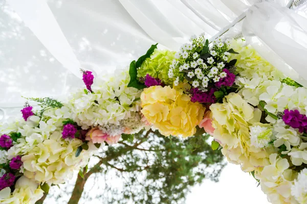 Düğün çiçek süslemeleri