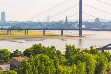 Sabah sırasında hava görünümünü Dusseldorf. Medya liman Dusseldorf