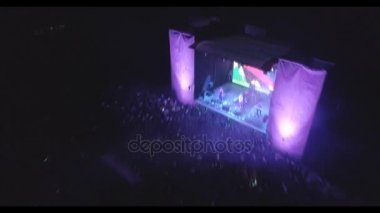 Mukachevo, Ukrayna - 01 Kasım 2017: Flex aile günü. Mukachevo şehir şirkette Flex hava atış konser. Sahnede performans. Müzik dans genel sürüş.