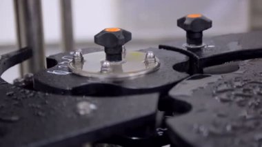 Su üretim hattı. Otomatik Robotik ekipman çalışmalarını