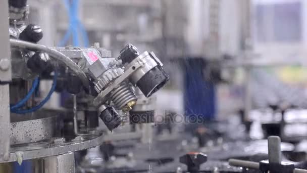 Line of water production. Work of automatic robotic equipment — Stock Video