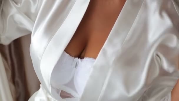 Vrouw streelde haar lichaam. Sex spellen. Close-up — Stockvideo