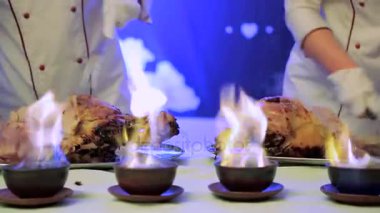 Garson et keser. Bir yangın bir kameradan yakalama