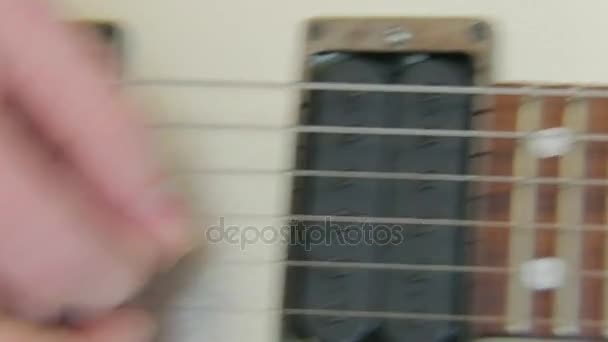 Close-up fingers pick chords on the guitar — Stock Video