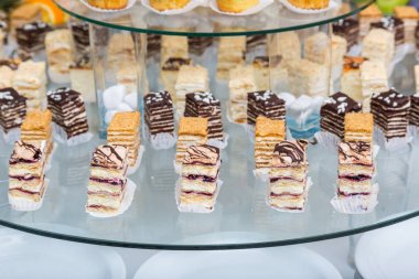 Bir düğün tatlı masasında. Şeker çubuğu