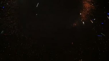 Ağır çekim. Havai fişekler. Adam dans ile ateş gösterisi. Geceleri şaşırtıcı. Bölüm 46