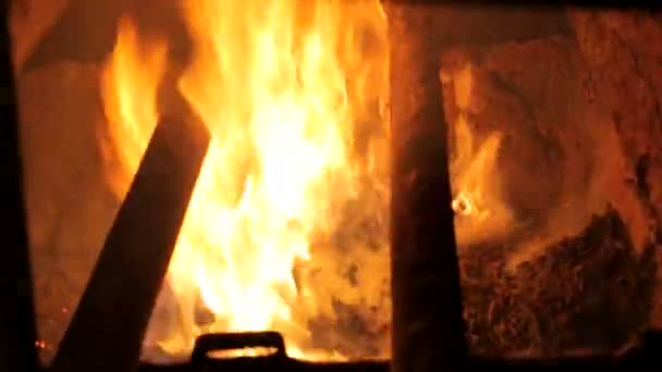 Alternative fuel. Pallets are burnt in an industrial boiler. Modern wood burning boiler. — Stock Video