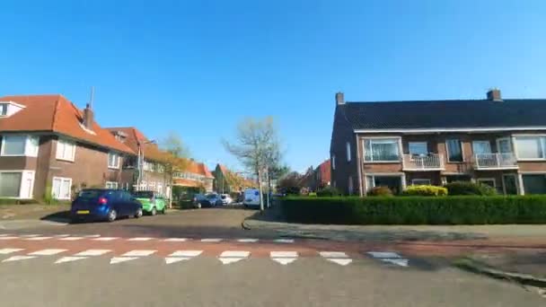 AMESTERDÃO. HOLLAND Agosto, 2019: Vista das ruas da Holanda através da janela do carro em velocidade — Vídeo de Stock