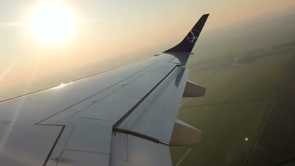 Holland. Amsterdam. August 12, 2019 Timelapse, takeoff from the runway of Schiphol airport — Stock Video