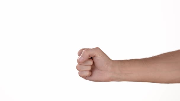 Une main d'homme sur un fond blanc d'isolat montre un genre. Comme les réseaux sociaux avec une main d'homme. Endroit pour insérer du texte ou du fond. Les émotions d'une personne main sur un fond blanc .