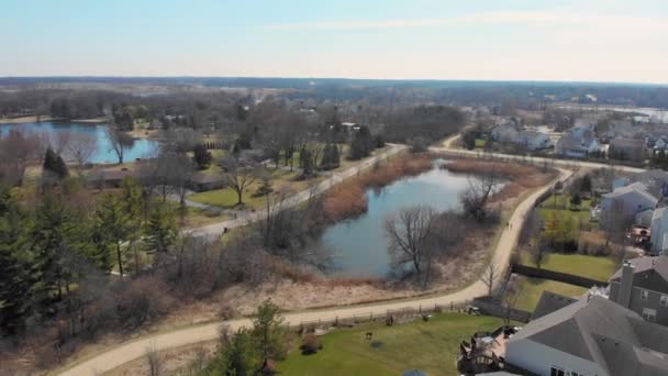 Vuelo sobre el fabuloso Parque en el estado de Illinois USA. Áreas de parque en los Estados Unidos.Autumn Park desde una altura — Vídeos de Stock