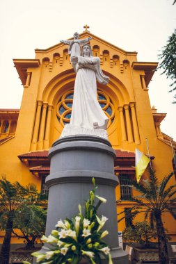 Cua Bak Katolik Kilisesi. Hanoi..