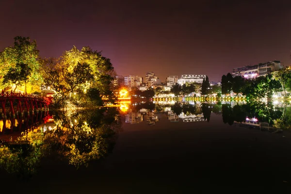 ホーエンキエム湖公園 ハノイ — ストック写真