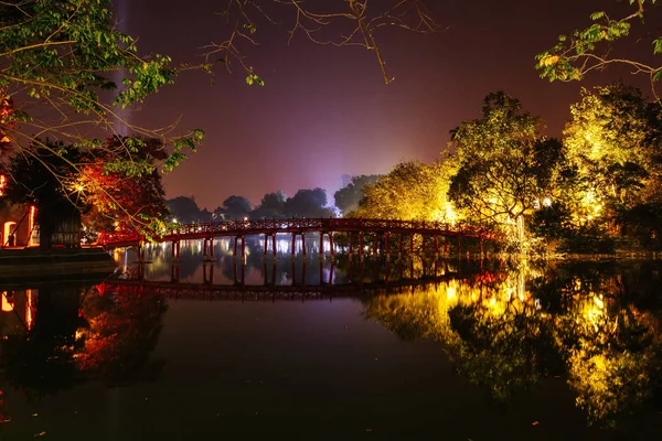 Huc Bridge Morgonsolsbron Hanoi Vietnam — Stockfoto
