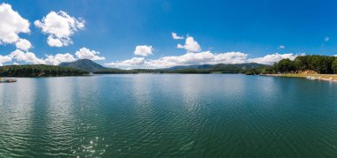 Panoramic view of Tuyon Lam Lake