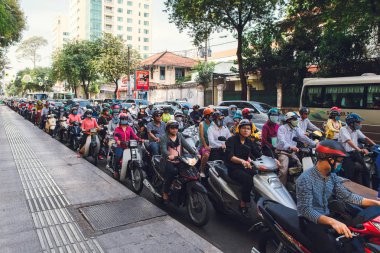 Ho Chi Minh Şehri. Vietnam. 11 Ocak 2017. Kuyruk, motosiklet trafiği