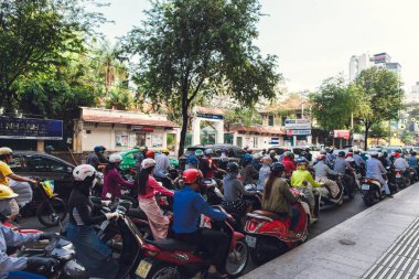 Ho Chi Minh Şehri. Vietnam. 11 Ocak 2017. Kuyruk, motosiklet trafiği