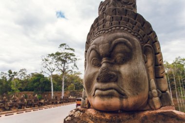 Güney Kapısı Köprüsü (Tonle Om). Kamboçya. Siem Hasat.