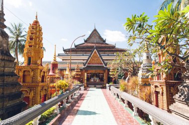 Wat Preah Mezuniyet Balosu Rath. Bahçeli Budist tapınağı kompleksi. Siem Reap, Kamboçya.