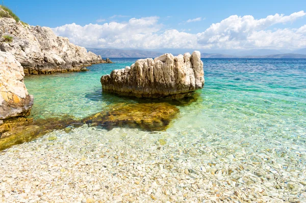 Costa em Kassiopi, na ilha de Corfu, Grécia — Fotografia de Stock