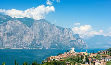 Malcesine üzerinde Lake garda, İtalya görüntülemek