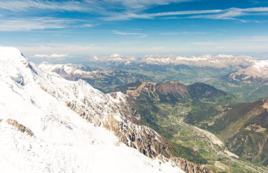 Fransa Aiguille du Midi - Mont Blanc Dağı, vadiden Chamonix otellerini göster