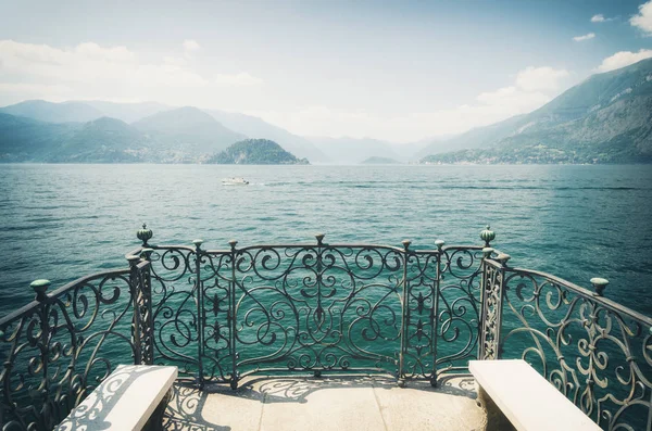 Blick auf den Comer See in Norditalien — Stockfoto