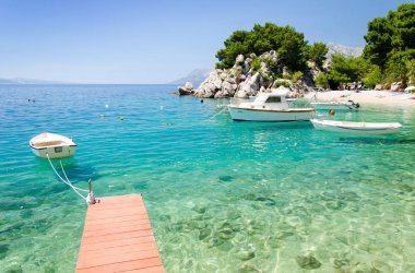 Brela berrak suda Makarska Riviera, Dalmaçya, Hırvatistan