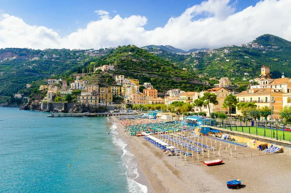 Vackra Minori stad på Amalfi kusten, Kampanien, Italien — Stockfoto