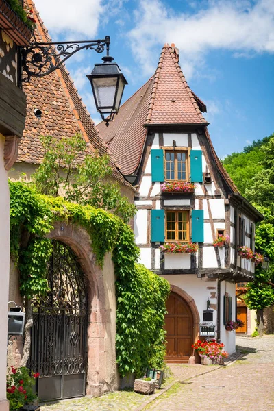 Ville médiévale romantique Kaysersberg en Alsace dans l'est de la France — Photo