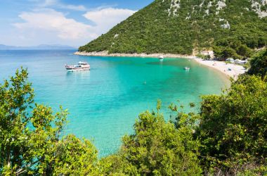güzel bir plaj Güney Dalmaçya, Hırvatistan ile inanılmaz bay görüntüleyin