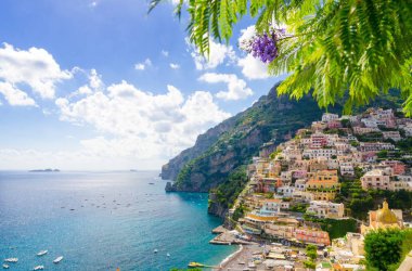 Amalfi kıyısındaki Positano manzarası, Campania, İtalya