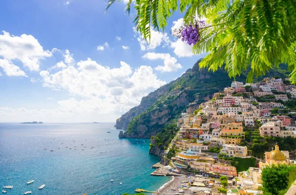 Amalfi kıyısındaki Positano manzarası, Campania, İtalya — Stok fotoğraf