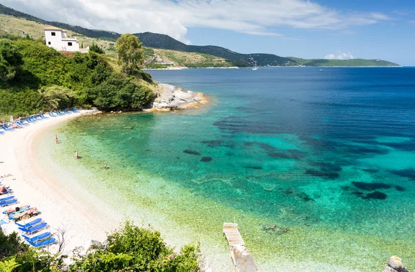 Paraíso praia em Kassiopi na ilha de Corfu, Grécia — Fotografia de Stock